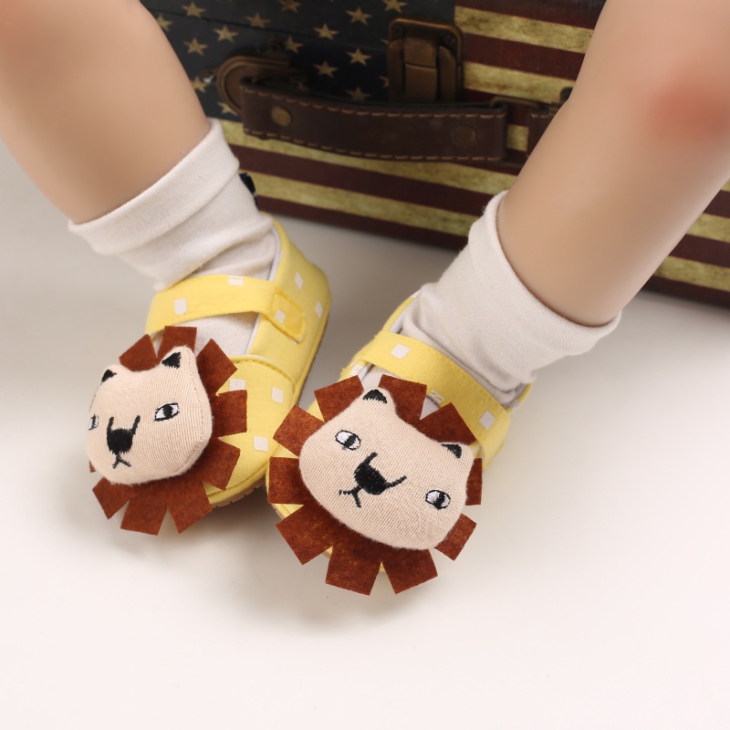 Giày Sneaker Đế Mềm Chống Trượt Thoáng Khí Dễ Thương Cho Bé Tập Đi