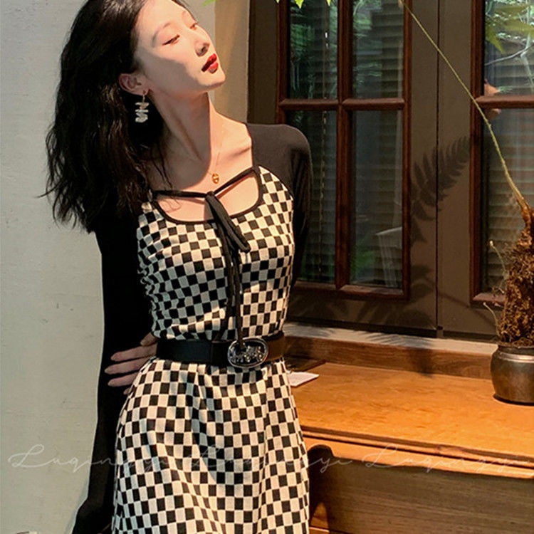 Đầm tay dài kẻ sọc đen trắng phong cách vintage