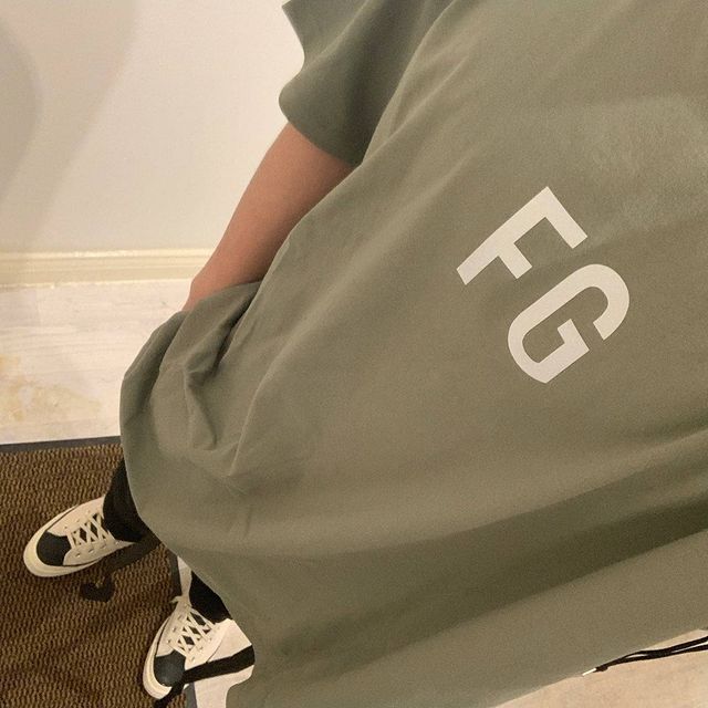 Áo Thun Fear Of God FOG FG Olive Logo Phản Quang