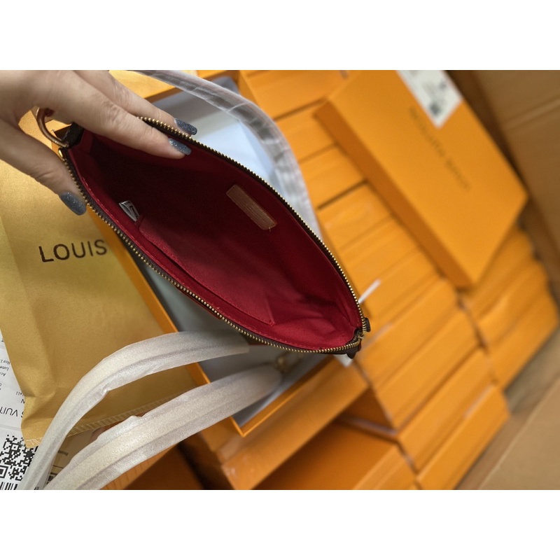 Túi L"V kẹp nách