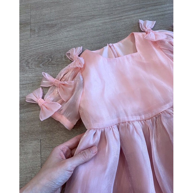 Váy công chúa nơ hồng organza mềm