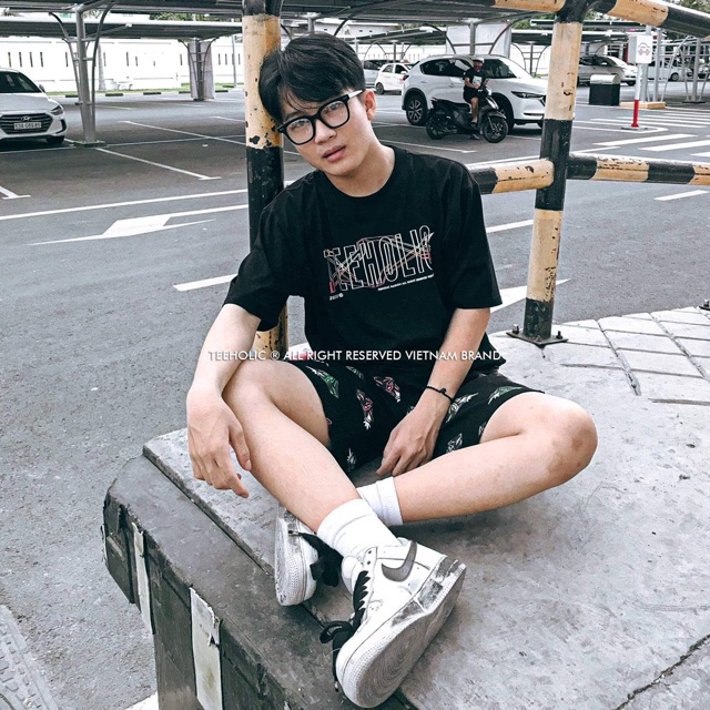 Áo Thun Unisex Màu Đen TeeHolic - THS