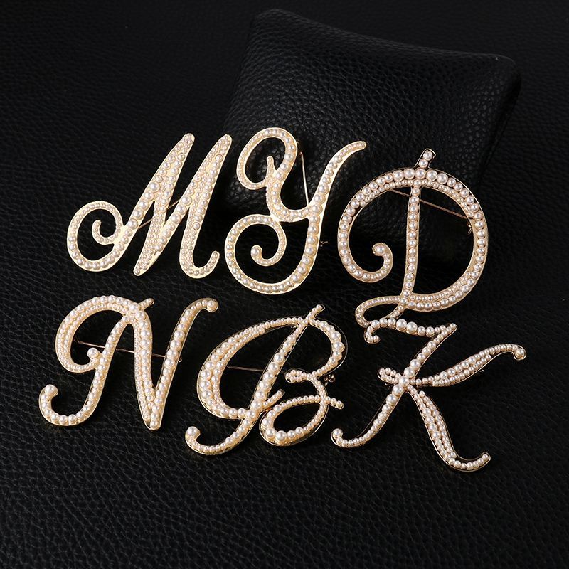 Ghim Cài Áo Hình Chữ Cái Đính Ngọc Trai Thời Trang