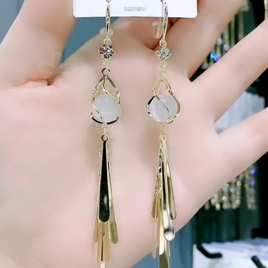 Hoa tai nữ đẹp bông tai đính đá Hàn Quốc E1228 tua dua 2 màu trắng đó S925 thời trang