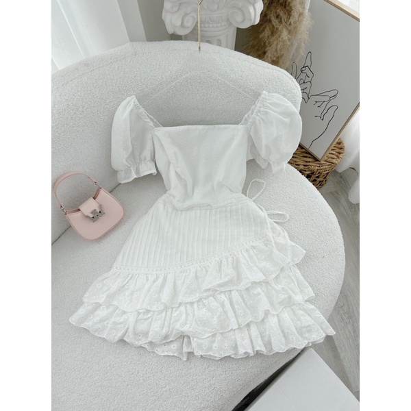 ĐẦM XÔ TRẮNG ĐỤC LỖ THÊU HOA CHÂN BÈO TẦNG