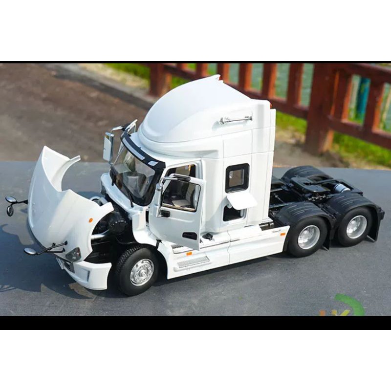 Xe mô hình đầu kéo container JAC V7 Kim loại 1:24