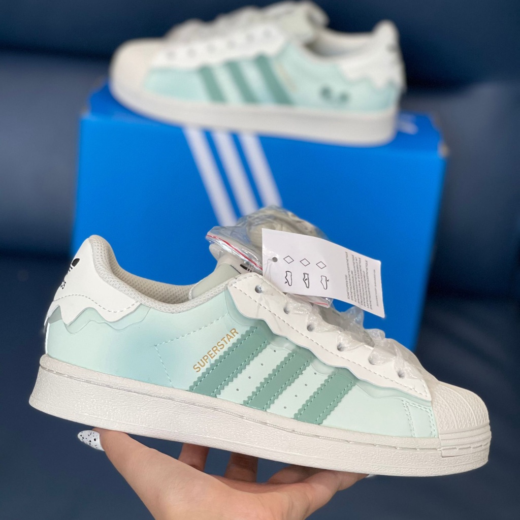 Giày adidas nữ superstar mũi sò, giày thể thao nữ superstar 2 bộ dây màu xanh và hồng hot trend 2022 full phụ kiện.