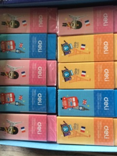 Tẩy chì Deli viên to&nho(tẩy màu/tẩy chì)
