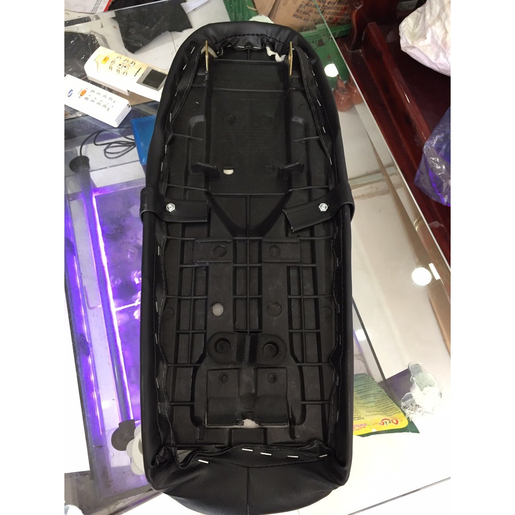 Yên cho xe honda 67- da trơn- chỉ trắng -mã 05