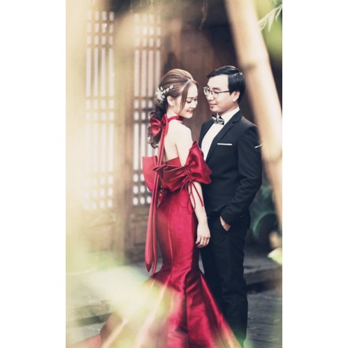 Đầm váy dạ hội body đuôi cá, cô dâu đi bàn kèm phụ kiện sang trọng