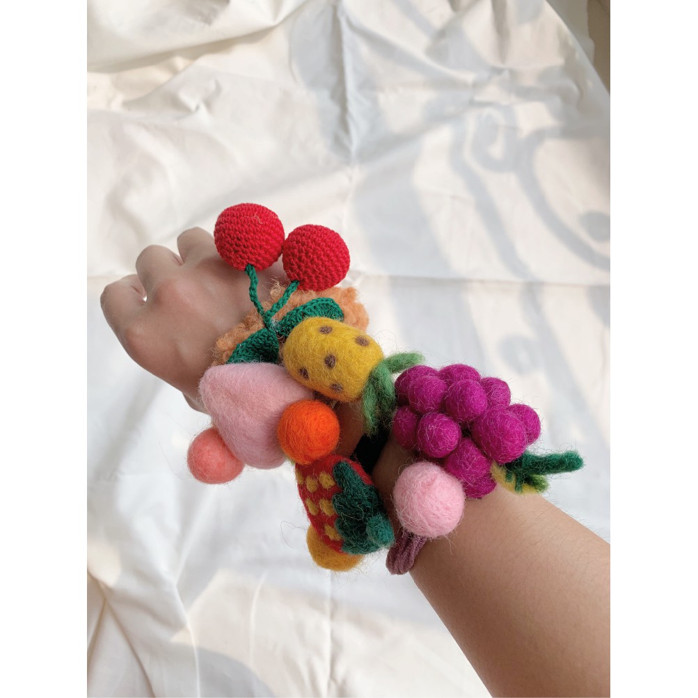 Cột tóc hoa quả