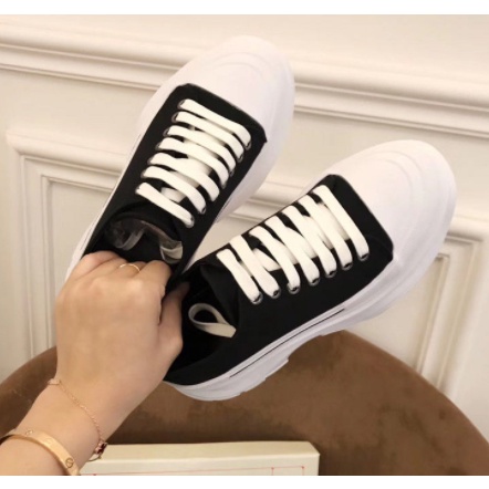 Đôi giày thể thao đế dày hỗ trợ tăng chiều cao thời trang mùa hè sành điệu cho nữ 2021