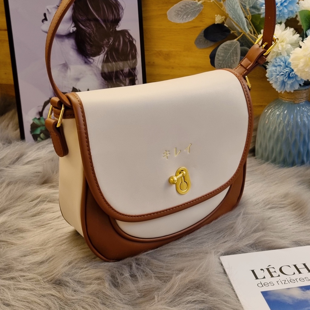 Kirei Shoulder Bag Half Moon