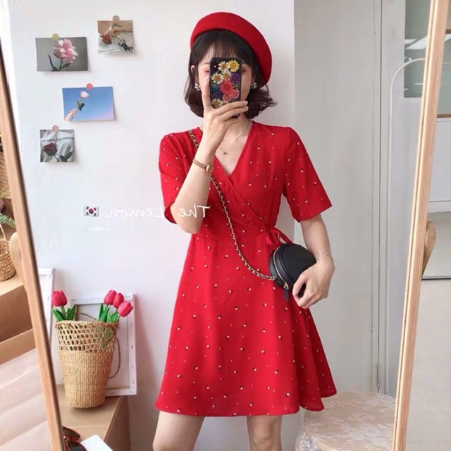 váy đỏ chấm bi