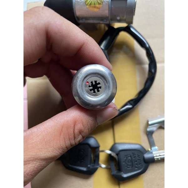 ổ khoá vương niệm 8 cạnh cho wave 110 , 100 nhỏ