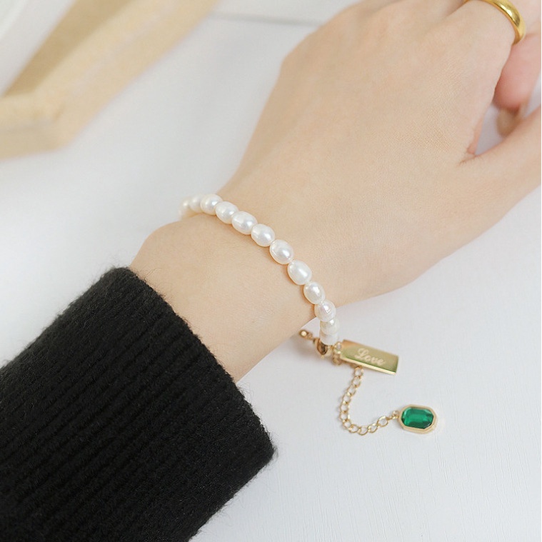 Lắc Tay Ngọc Mặt Chữ Love Và 1 Viên Đá Nhân Tạo Màu Xanh Titan Ko Đen TT 4166