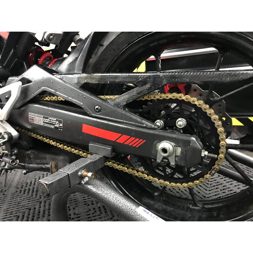 Nhông xích Honda CB150r - CBR150r đến từ thương hiệu Recto, kèm xích RK - X1R có phớt cao su cực êm.