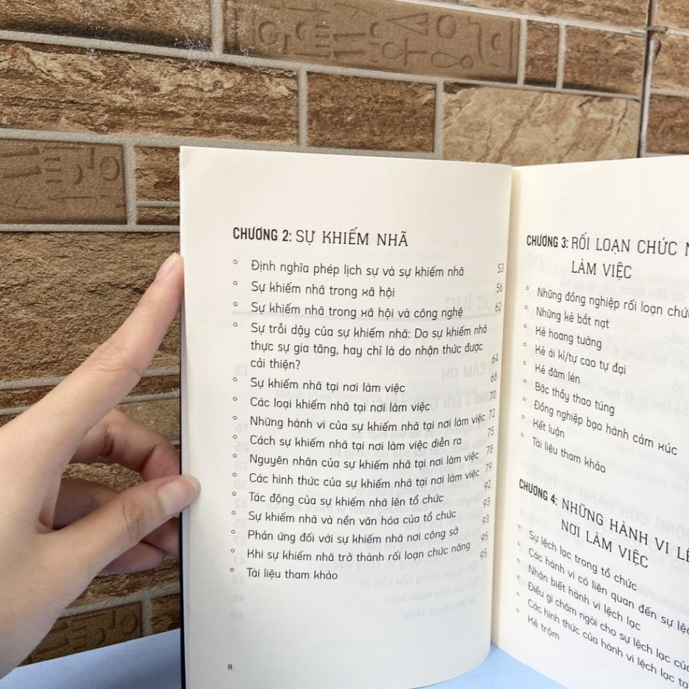 Sách: Mặt Tối Nơi Công Sở - Xử Lí Những Hành Vi Khiếm Nhã, Rối Loạn Chức Năng Và Lệch Lạc - Minh Long