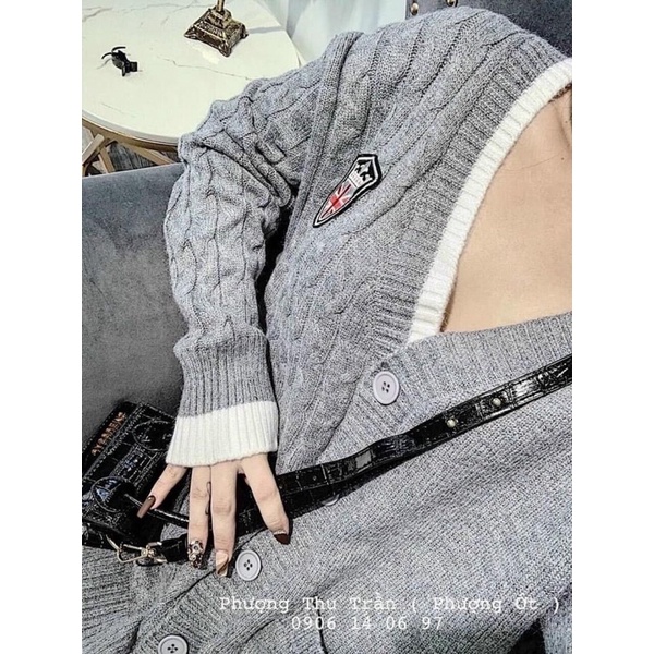 Áo len Cardigan ghi xám ngực huy hiệu