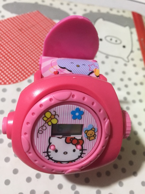 Đồng hồ đeo tay doremon/hello kitty/ spiderman/minion chiếu hình 3d cho bé