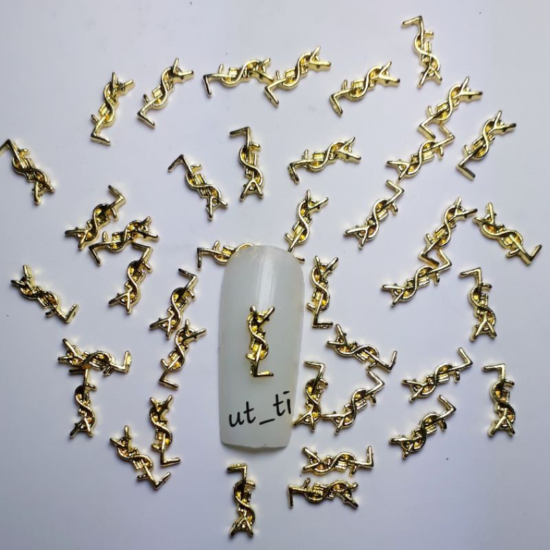 Charm vàng YSL nhỏ xinh ♥️mã 111