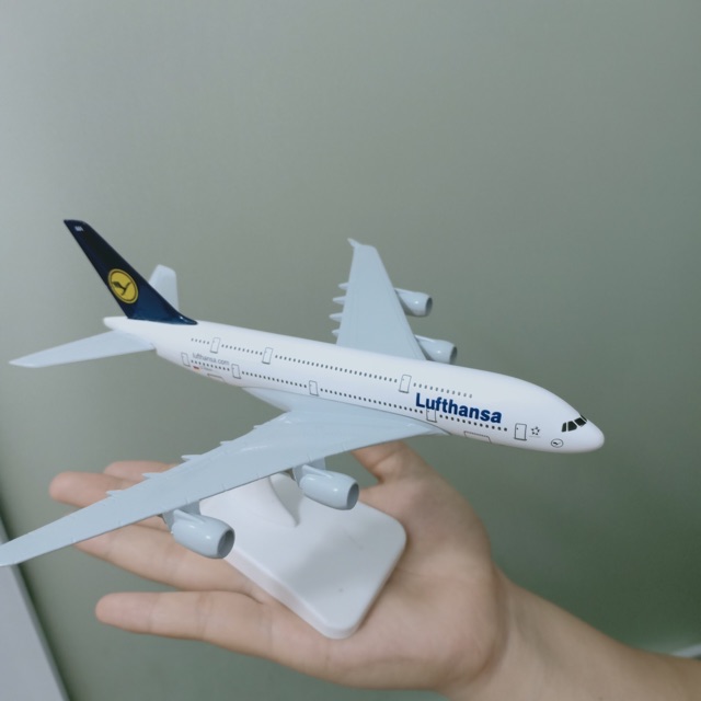 [ishop268] ⚡️[giá sỉ] Mô hình máy bay 20cm kim loại hãng Lufthansa airline + Đế chưng bày đẹp - Mua hàng an tâm