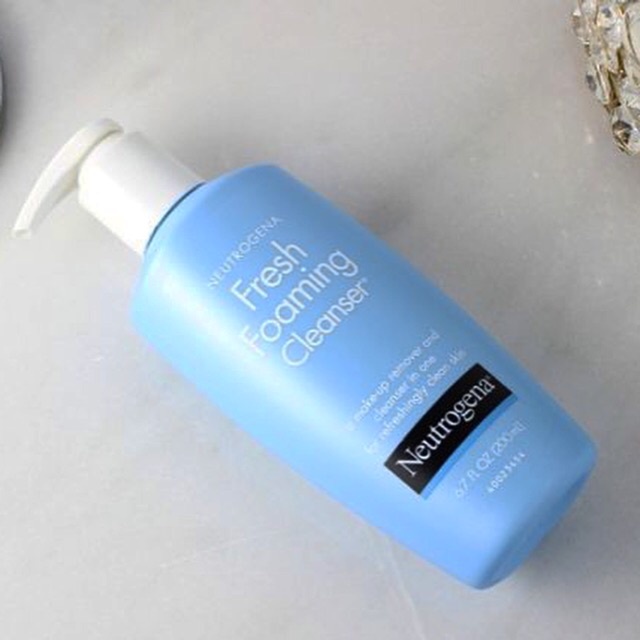 Sữa Rửa Mặt Tẩy Trang Neutrogena Fresh Foaming Cleanser 198ml