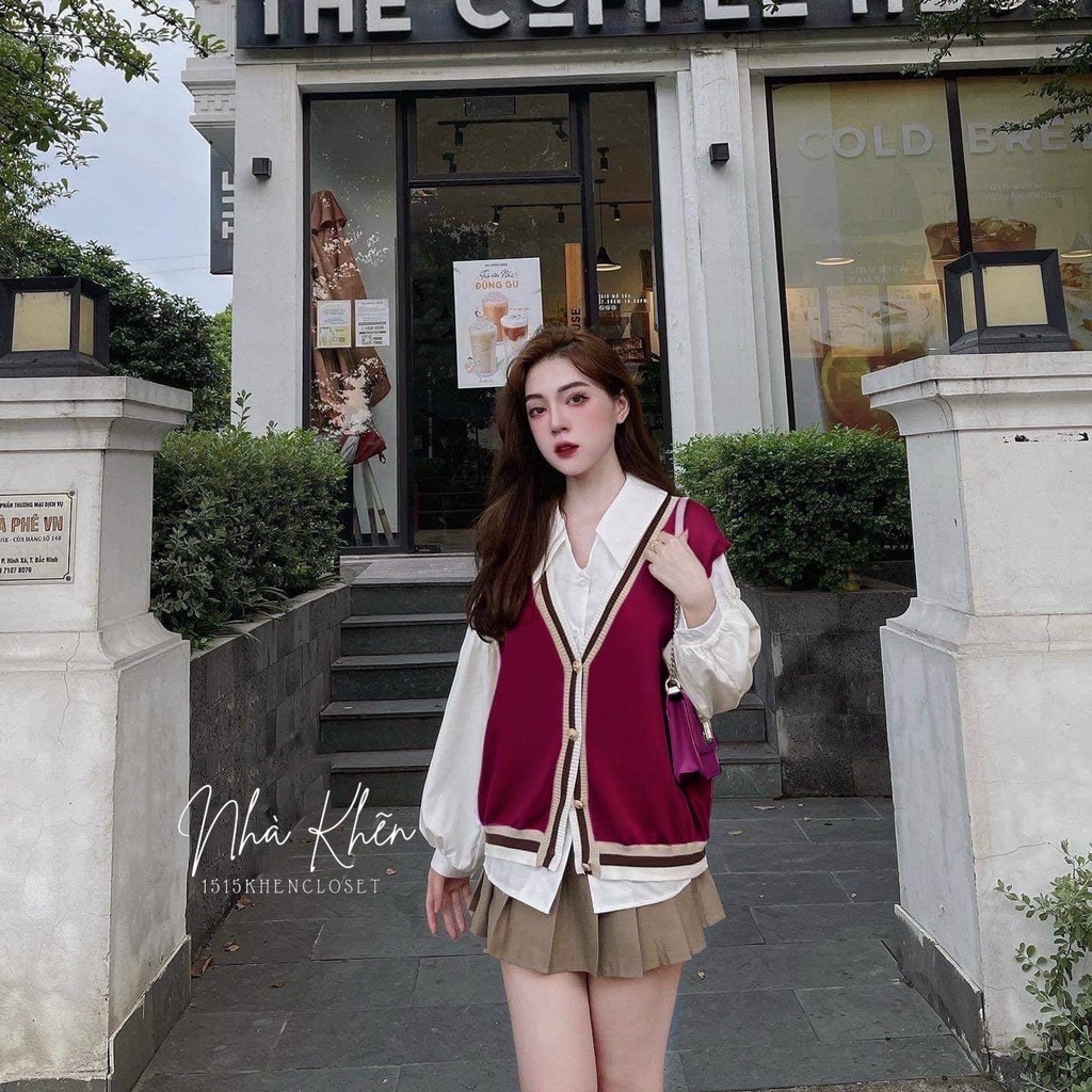 Set 3 món áo sơ mi trắng + áo gile đỏ + chân váy xếp li  🥰