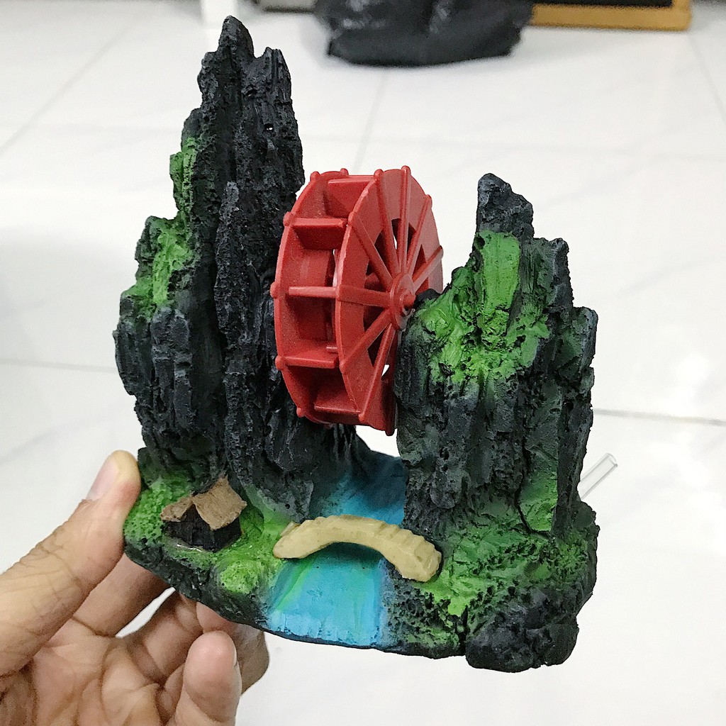 NÚI CÓ BÁNH QUAY TRANG TRÍ HỒ CÁ NON BỘ DÀI 13CM RỘNG 7CM CAO 14CM