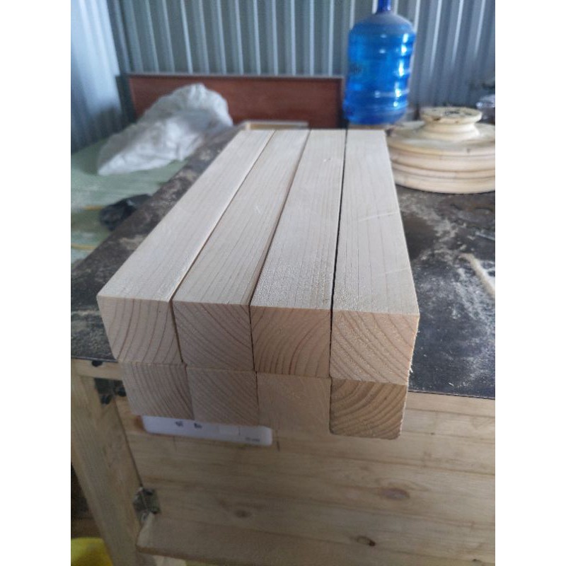 4Thanh gỗ vuông 3,5cm x 3,5cm x 40cm từ gỗ thông pallet tự nhiên làm đồ handmade trang trí