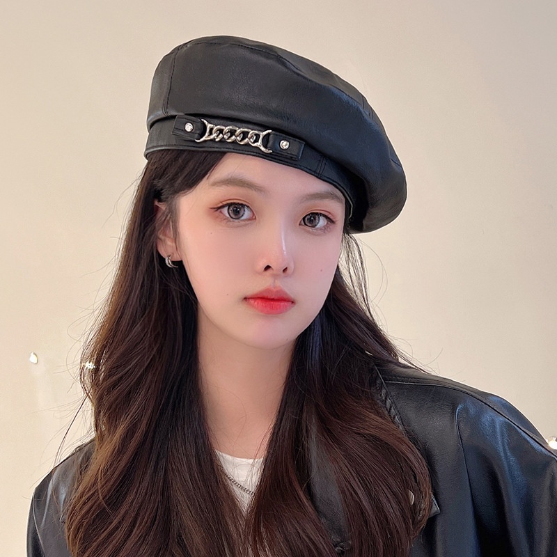 Mũ Beret Bằng Da PU Màu Trơn Phong Cách Cổ Điển Có Thể Điều Chỉnh Dây Xích Cho Nữ