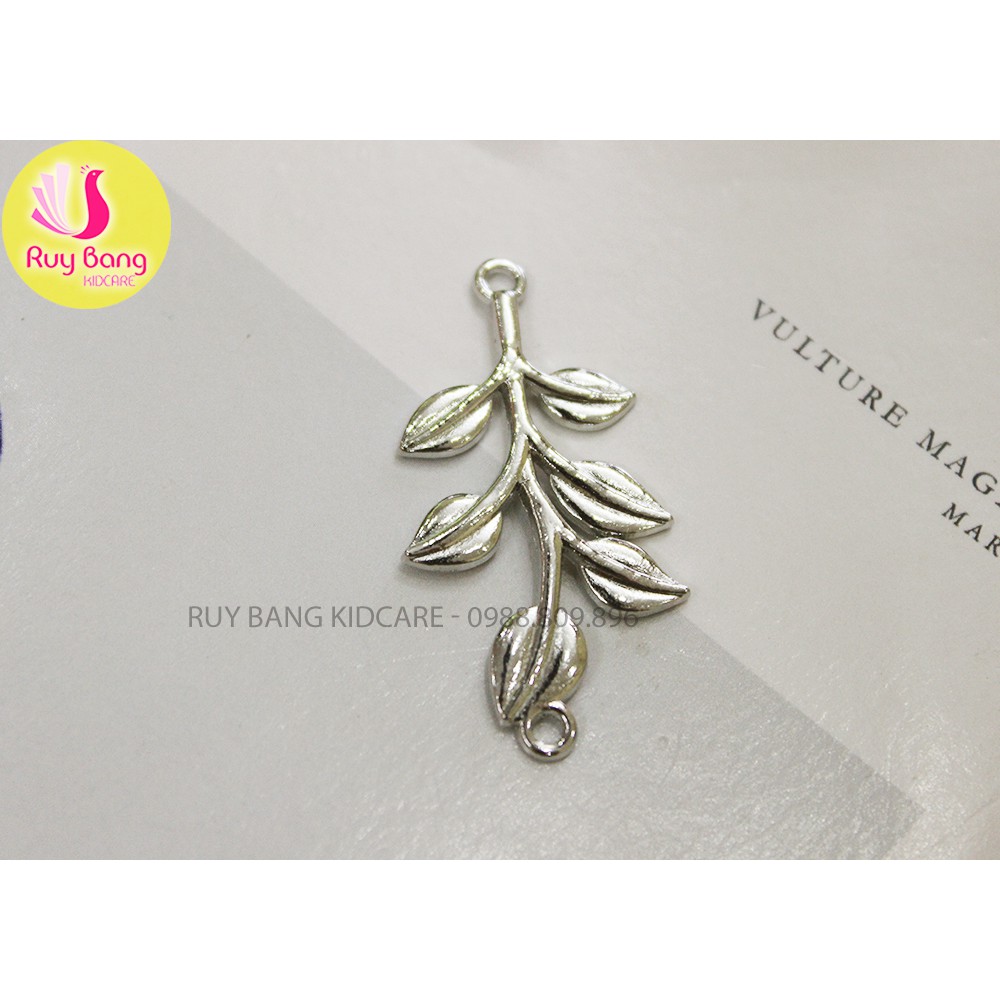 Cành lá kim loại, center đá đính hoa vải handmade