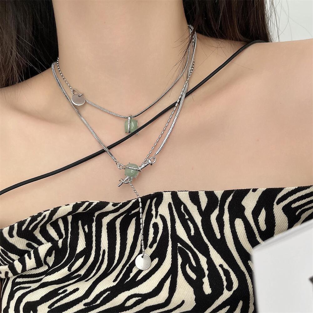 Vòng cổ Thép Titan Mặt Hình Xương Rắn Phong Cách retro Thời Trang Cá Tính