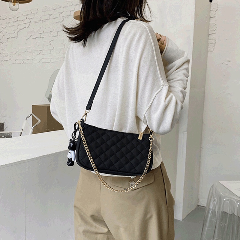 Túi xách nữ đeo vai đeo chéo trần chỉ trám kèm phụ kiện chuột xinh Capucha T67