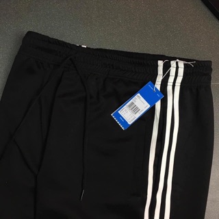 Quần short Adidas