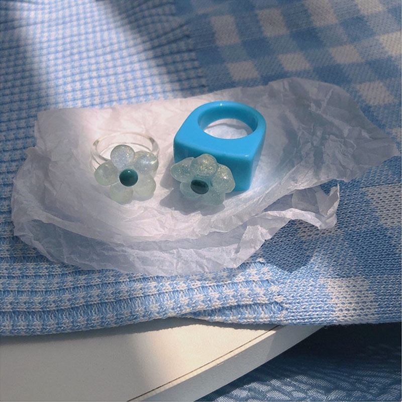 Nhẫn resin bản rộng hình hoa màu xanh dương xinh xắn dành cho nữ