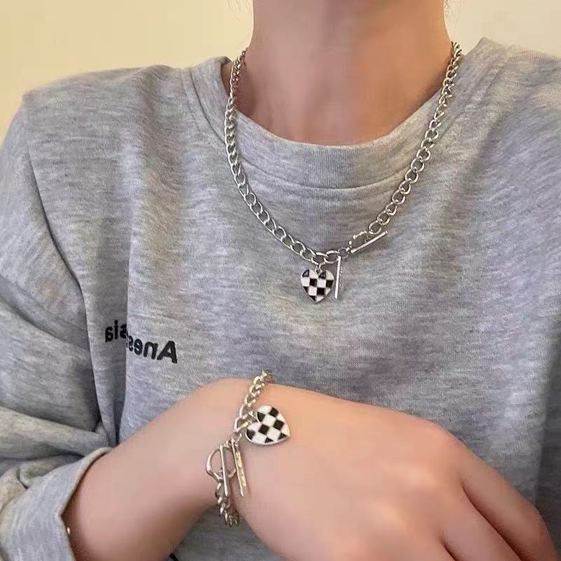 Set vòng tay vòng cổ nữ Madeline mặt trái tím sọc caro cực đẹp, phong cách Hàn Quốc