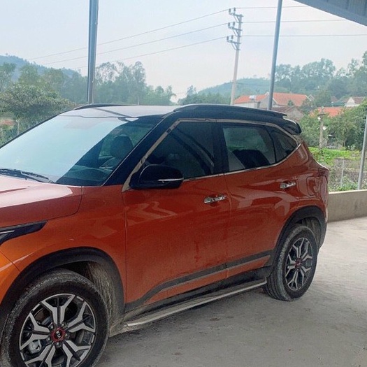 Nẹp viền chân kính, cong kính Inox xe Kia Seltos 2020 2021 2022- Hàng cao cấp Mâu 1