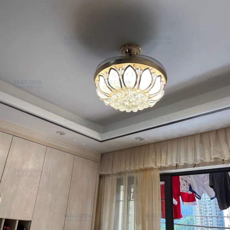 Quạt trần đèn, quạt đèn trần dấu cánh trang trí phòng khách Cánh Sen HAPOVA PERVI 8015