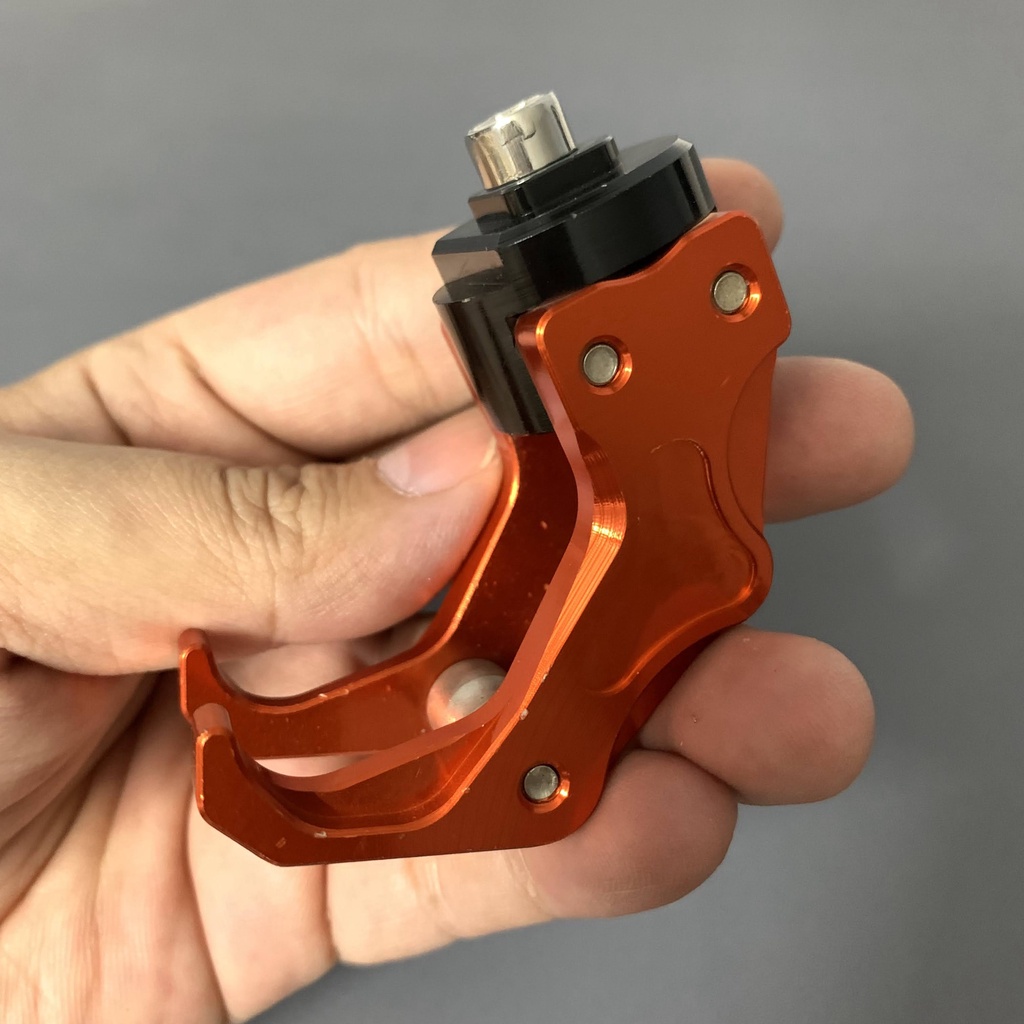 Móc treo đồ kiểu UNI-RACING cho xe máy - Nhôm cnc, kiểu dáng siêu nhân, phù hợp mội loại xe (màu sắc ngẫu nhiên)