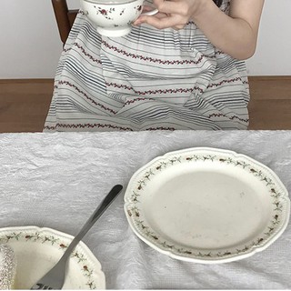 Đĩa vintage viền hoa xanh lá cây