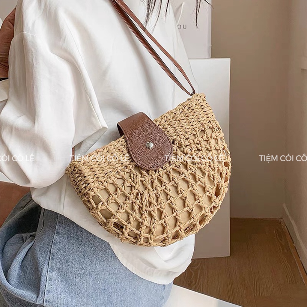 Túi cói bán nguyệt đan thưa dây đeo da có khóa cài - Tiệm Cói Cô Lê