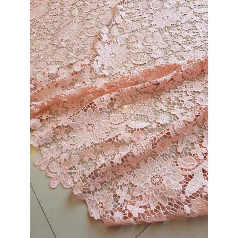 vải ren chỉ hồng