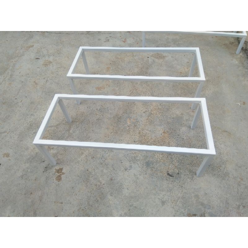 Kệ sắt kê chậu cây.Rộng 15-20cm. Dài 50cm. Cao 10-15-20cm.hộp thép 14*14mm