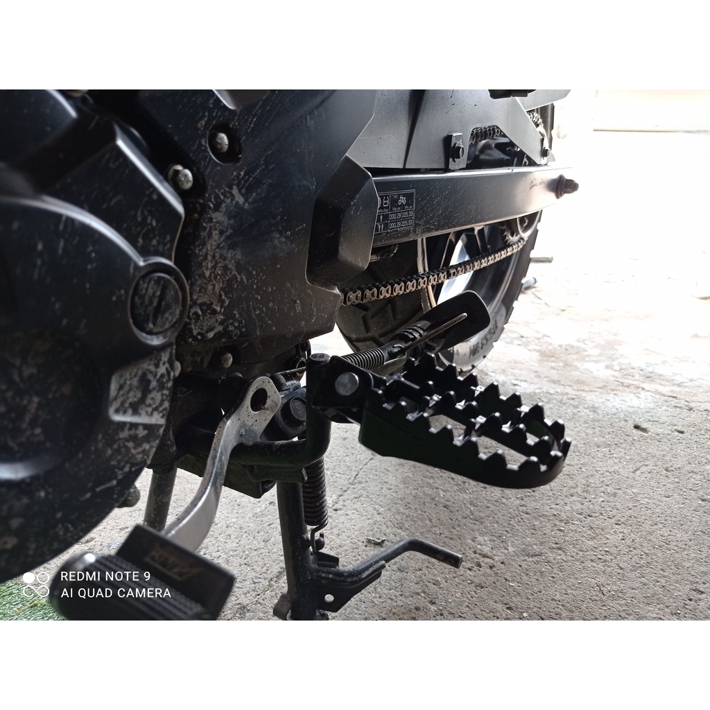 Gác chân cào cào kim loại độ nhiều dòng xe