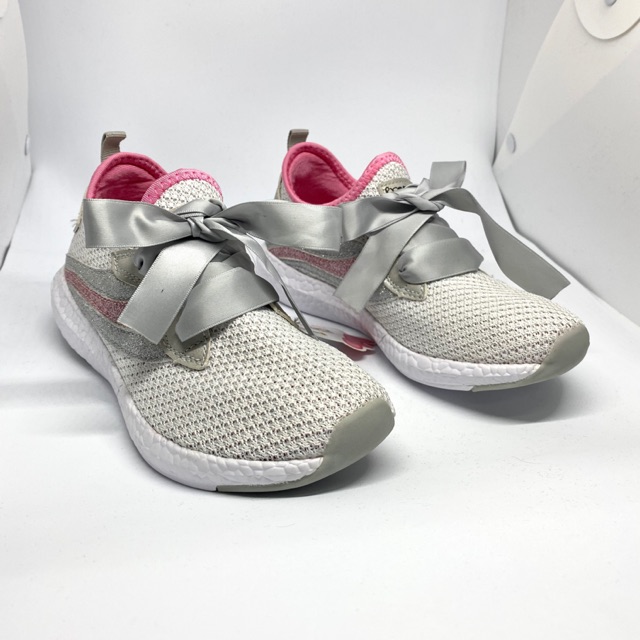 Giầy bé gái, Prendimi, xuất dư xịn