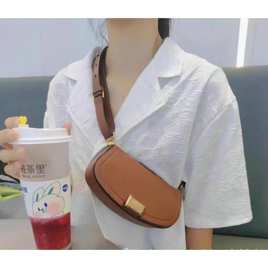 Túi đeo chéo chữ C size 18 chuẩn xuất xịnnnn
