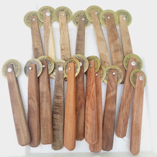 Đồng xu cạo gió đánh gió cán gỗ (9cm)