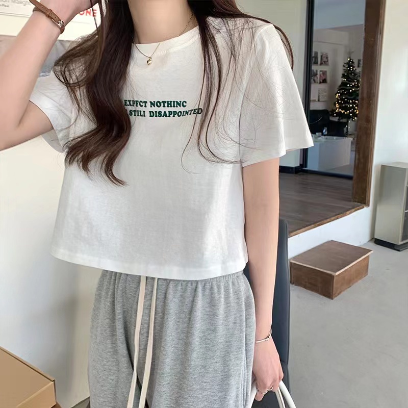 【WANG JIAO ZHAN】Áo croptop thun ngắn tay in chữ rộng rãi phong cách Hàn Quốc dành cho nữ【6661】