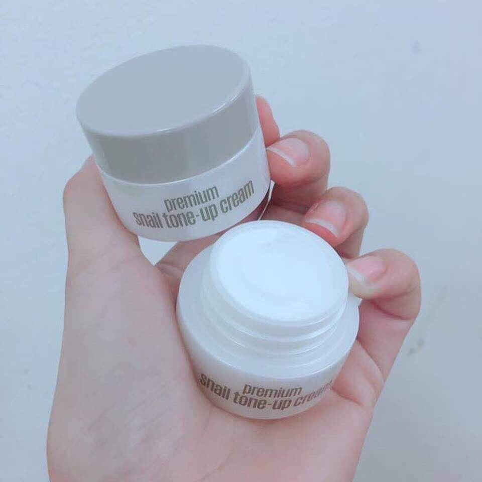 Kem dưỡng trắng da và nâng tone da tức thì Ốc Sên Goodal Premium Snail Tone-Up Cream